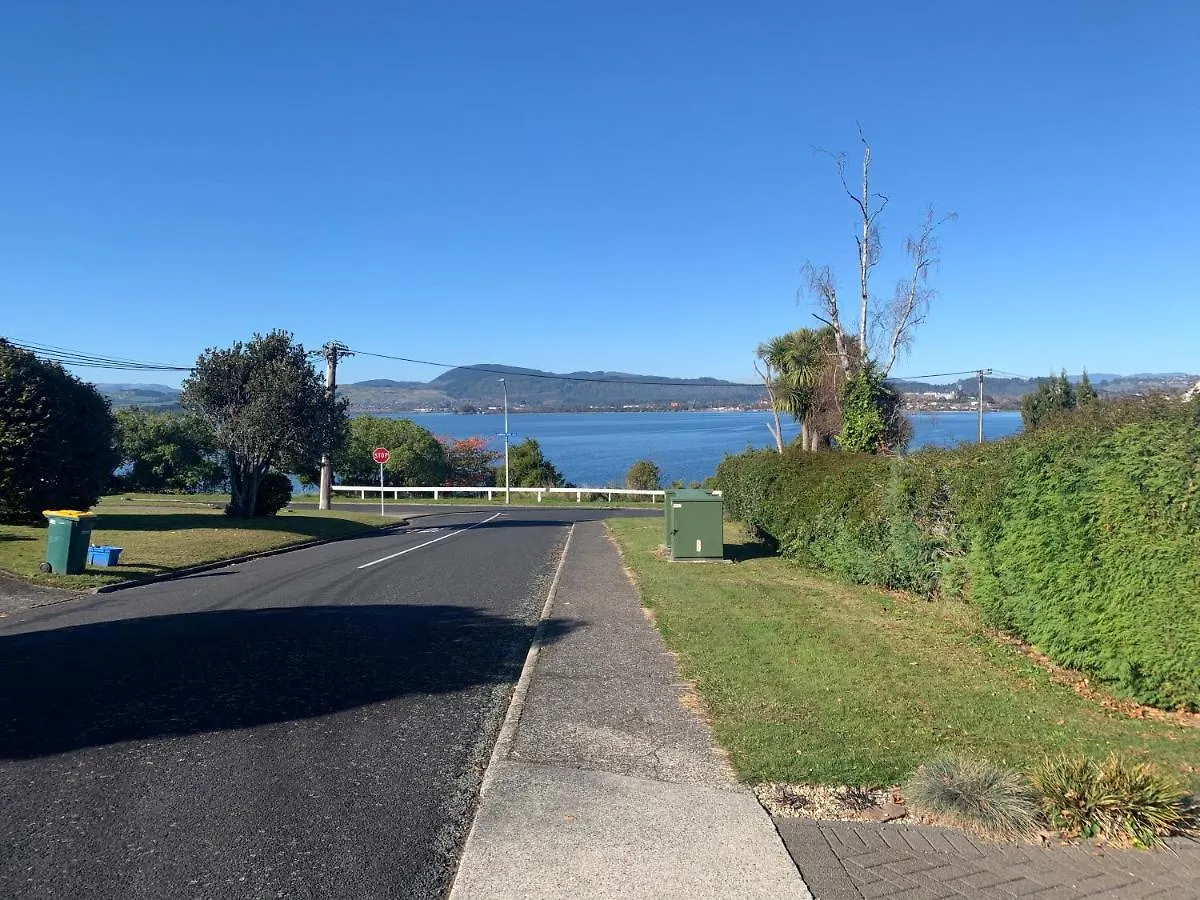 Lake View Family Lodge Up Tp 14 People Rotorua